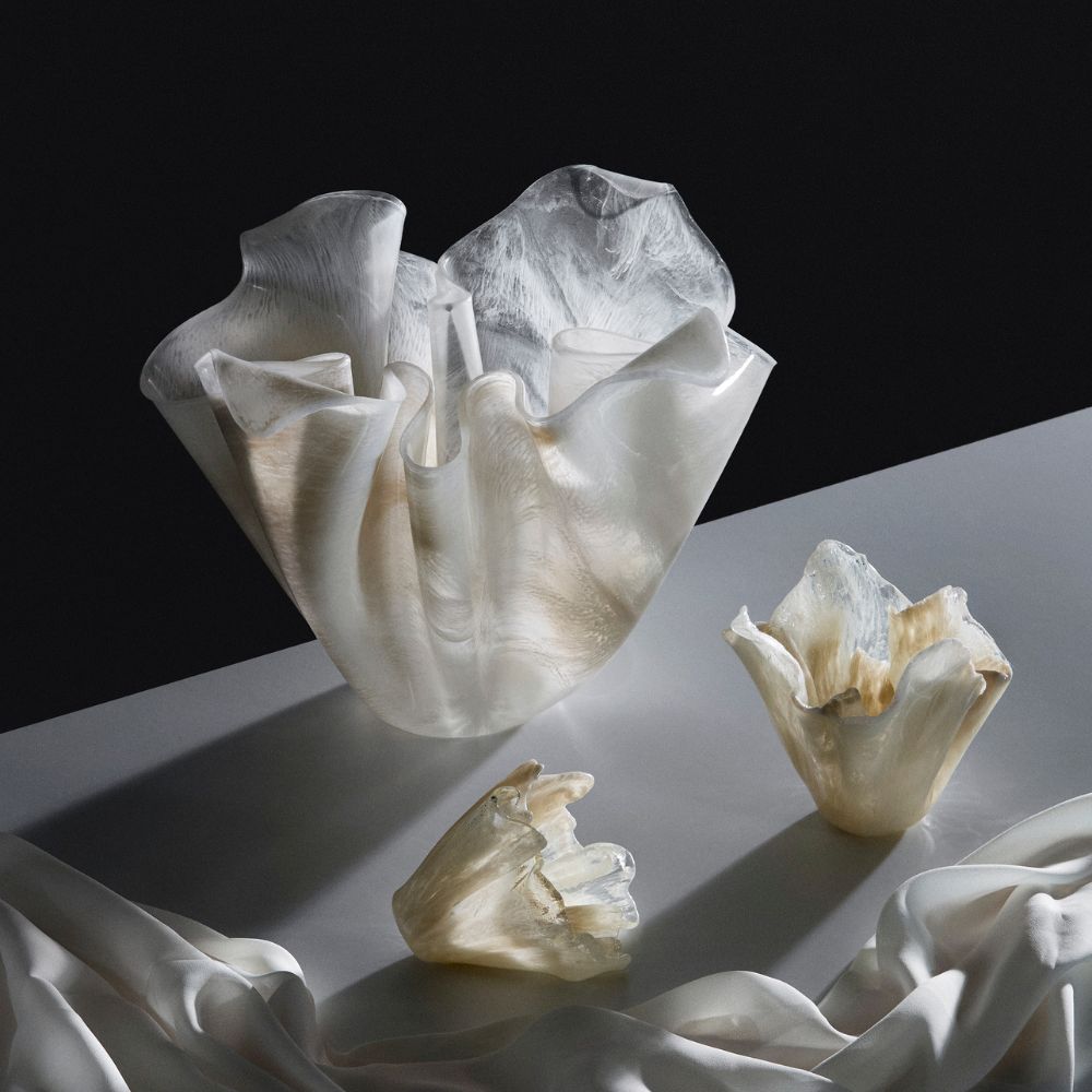 AURA sculptural vase | Artistic interior in bio-based resin